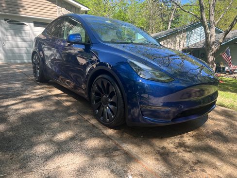 Used 2024 Tesla Model Y Performance image 1