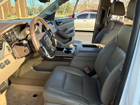 Used 2018 GMC Yukon XL SLT w/ Open Road Package image 17
