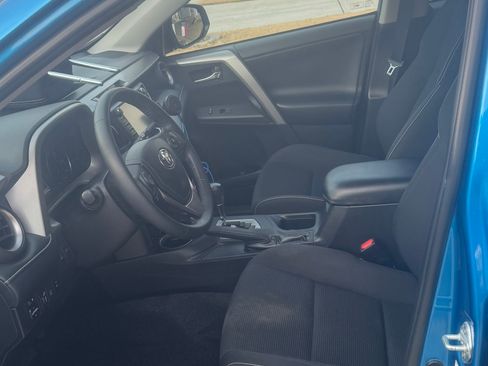 Used 2018 Toyota RAV4 XLE image 6