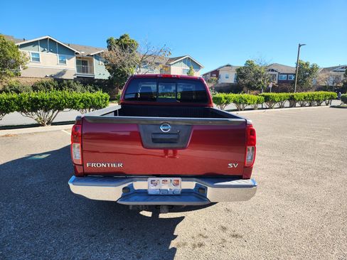 Used 2013 Nissan Frontier SV image 9