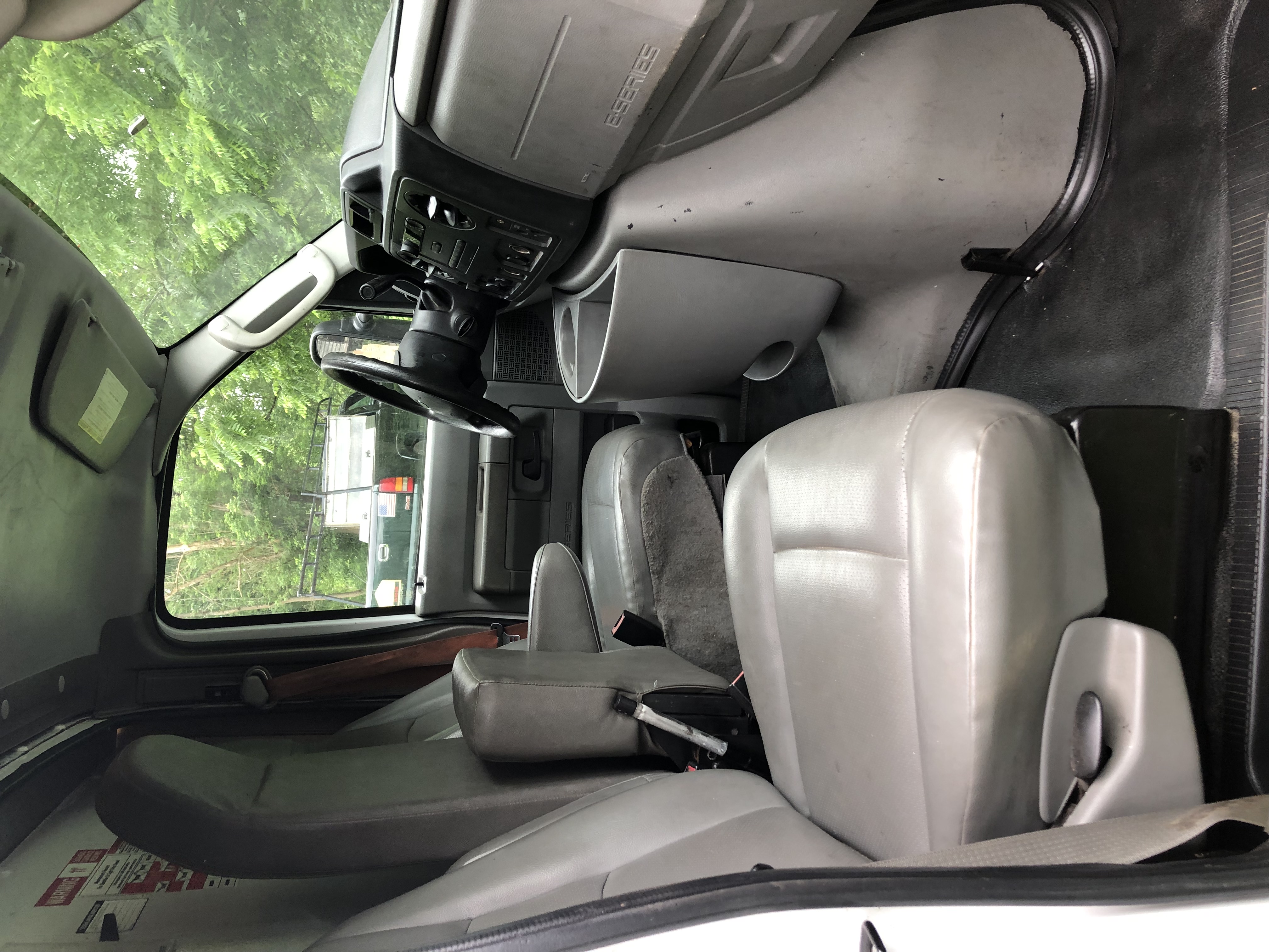 Used 2016 Ford E-350 and Econoline 350 Super Duty RWD image 4
