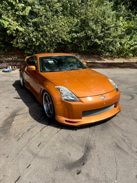 Used 2004 Nissan 350Z Performance w/ Cargo Convenience Pkg RWD image 2