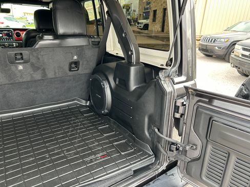 Used 2021 Jeep Wrangler Unlimited Rubicon w/ Xtreme Recon 35" Tire Package image 8