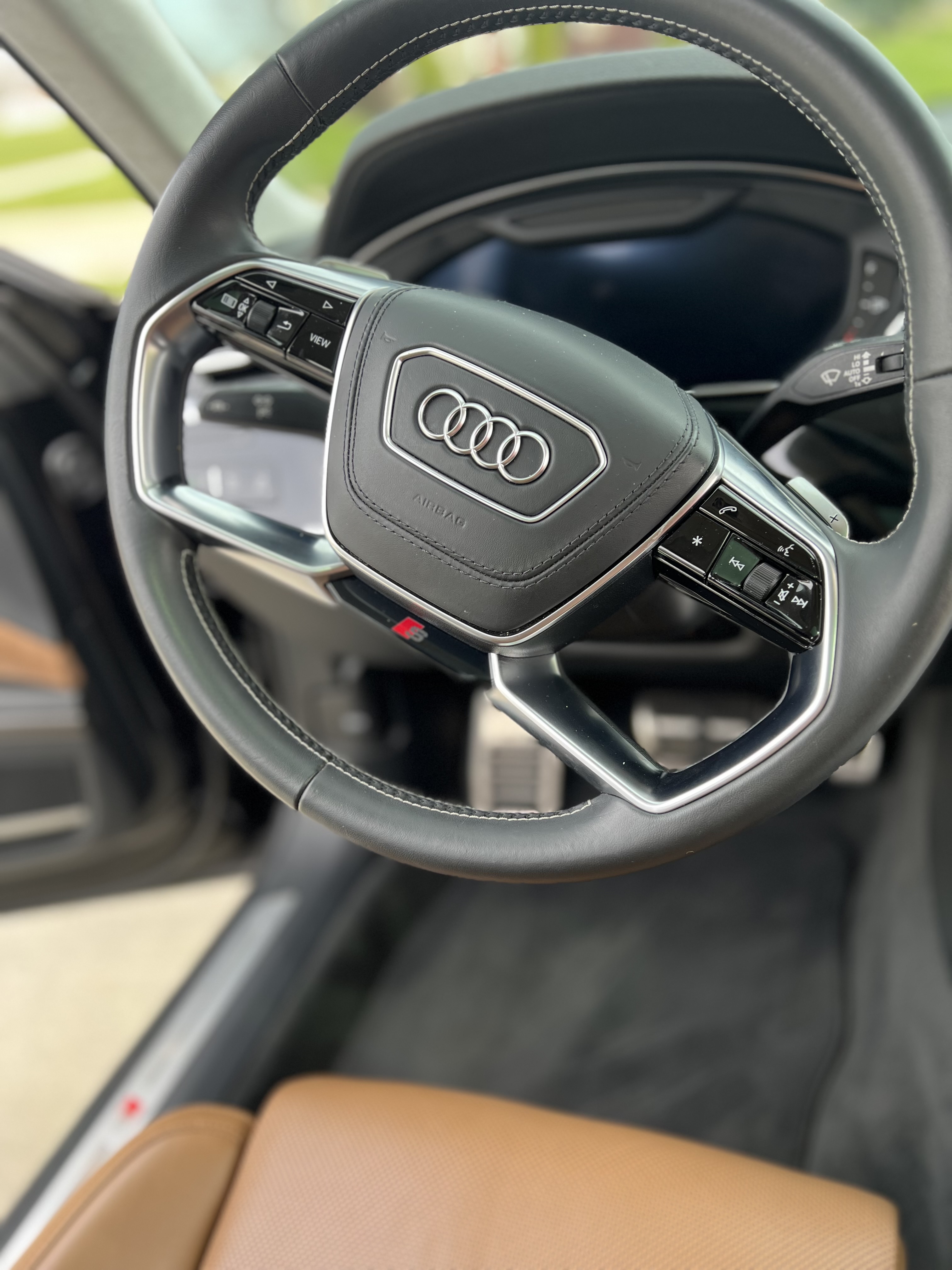 Used 2020 Audi S8 L w/ S8 Executive Package AWD/4WD image 18