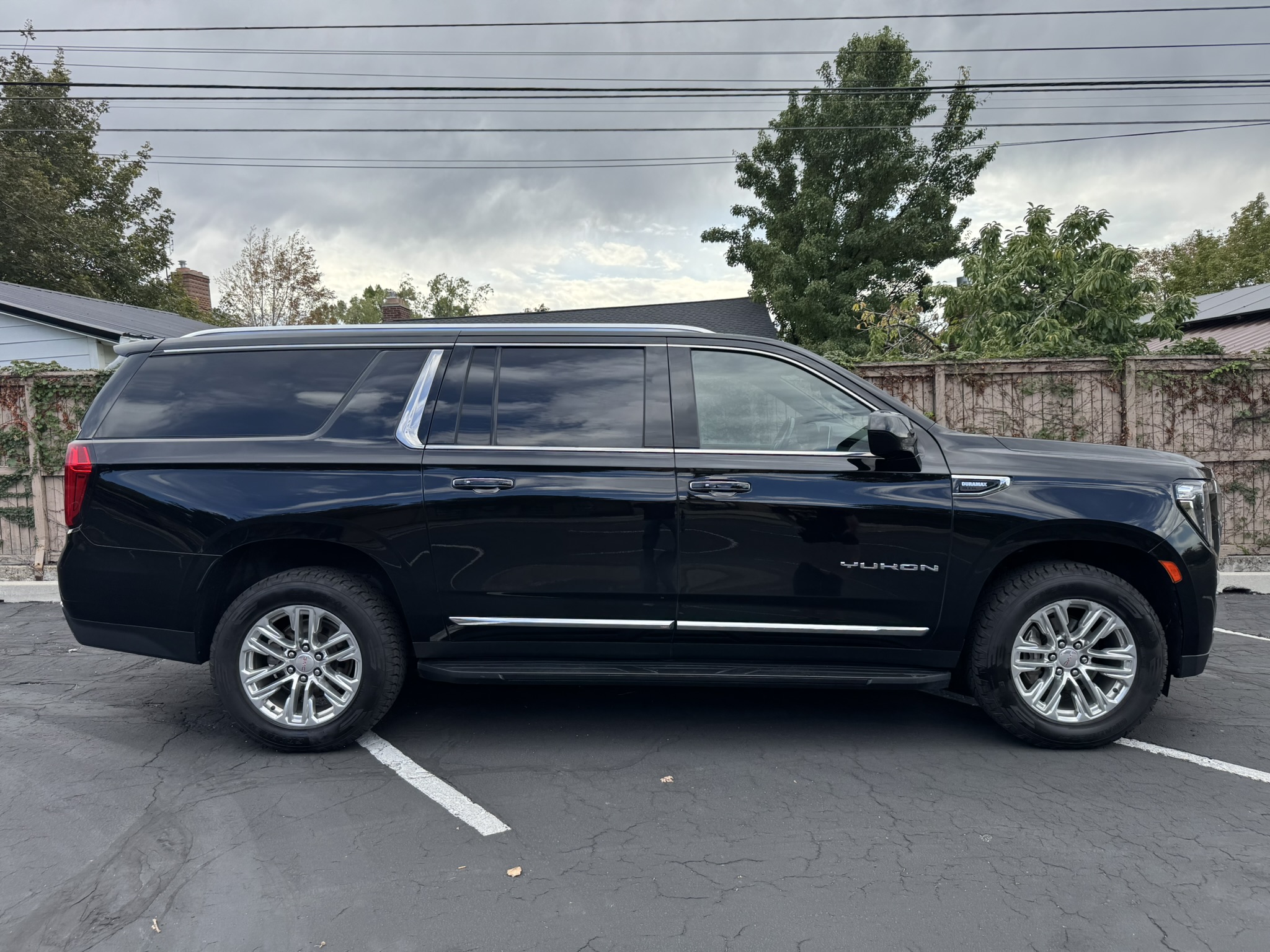 Used 2023 GMC Yukon XL SLT AWD/4WD image 11