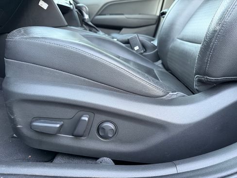 Used 2017 Hyundai Elantra Limited image 17