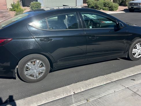 Used 2020 Hyundai Elantra SE w/ Cargo Package (C1) FWD image 4