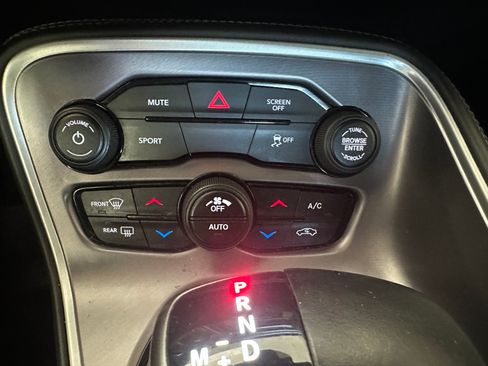 Used 2019 Dodge Challenger SXT RWD image 10