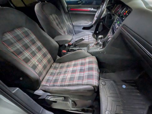Used 2018 Volkswagen GTI SE image 17