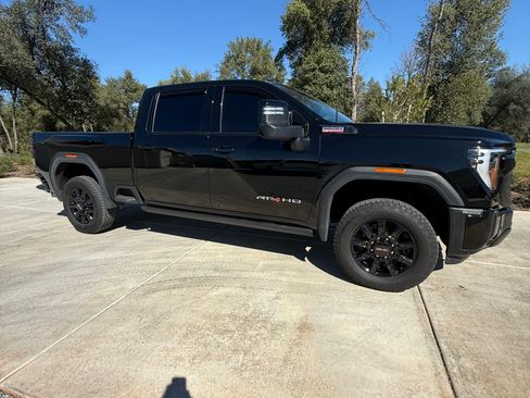 Used 2024 GMC Sierra 2500 AT4 w/ Technology Package image 4