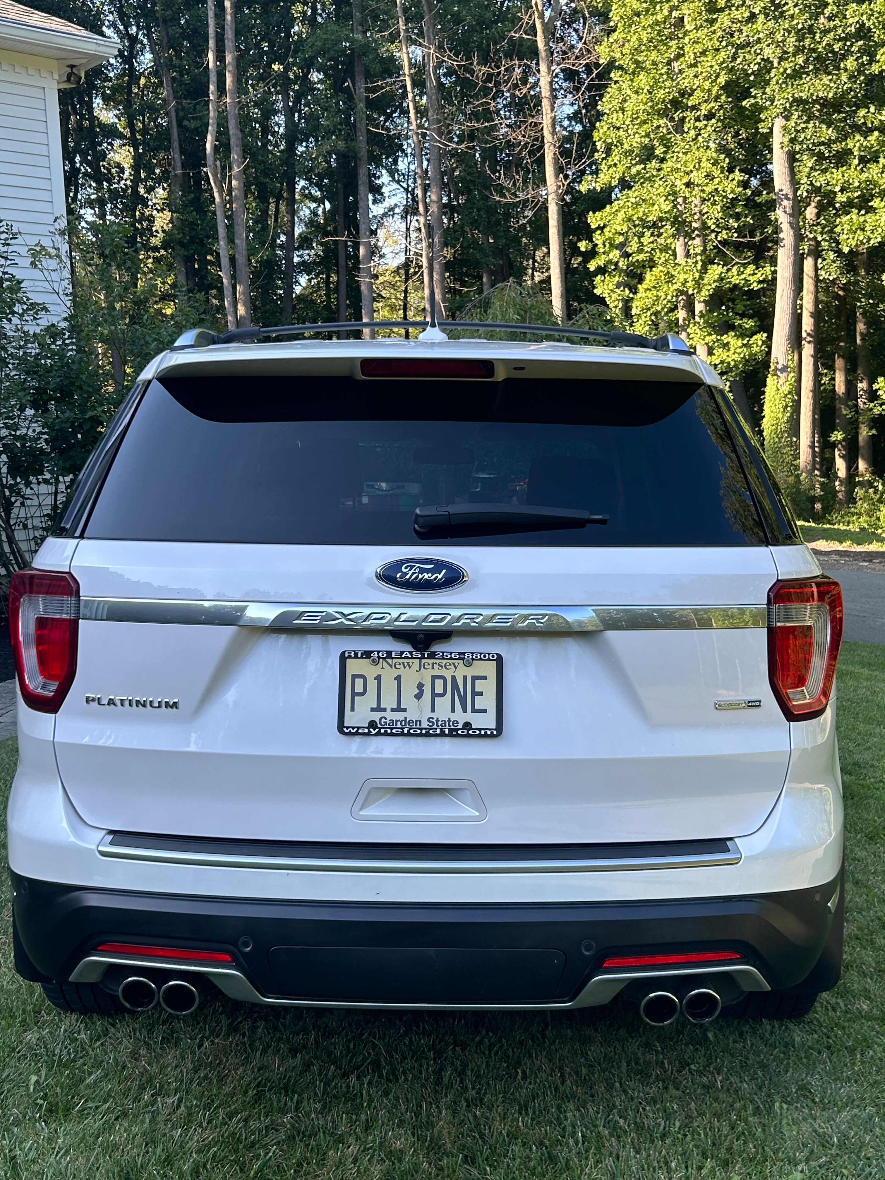 Used 2018 Ford Explorer Platinum AWD/4WD image 4