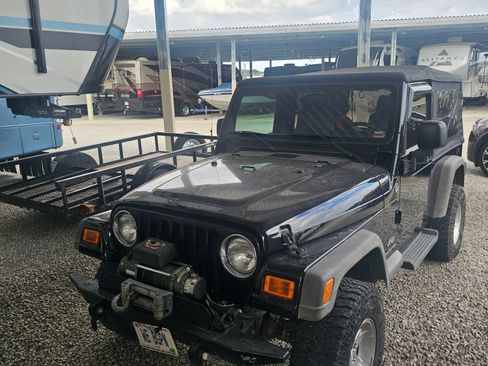 Used 2005 Jeep Wrangler Unlimited AWD/4WD image 1