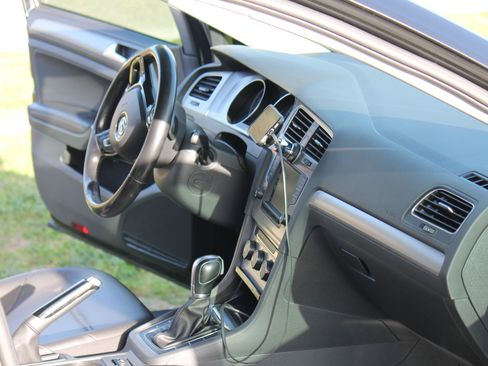 Used 2017 Volkswagen Golf Wolfsburg Edition image 16