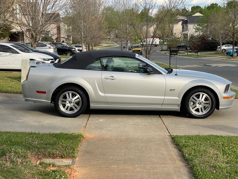 Used 2006 Ford Mustang GT Premium image 9