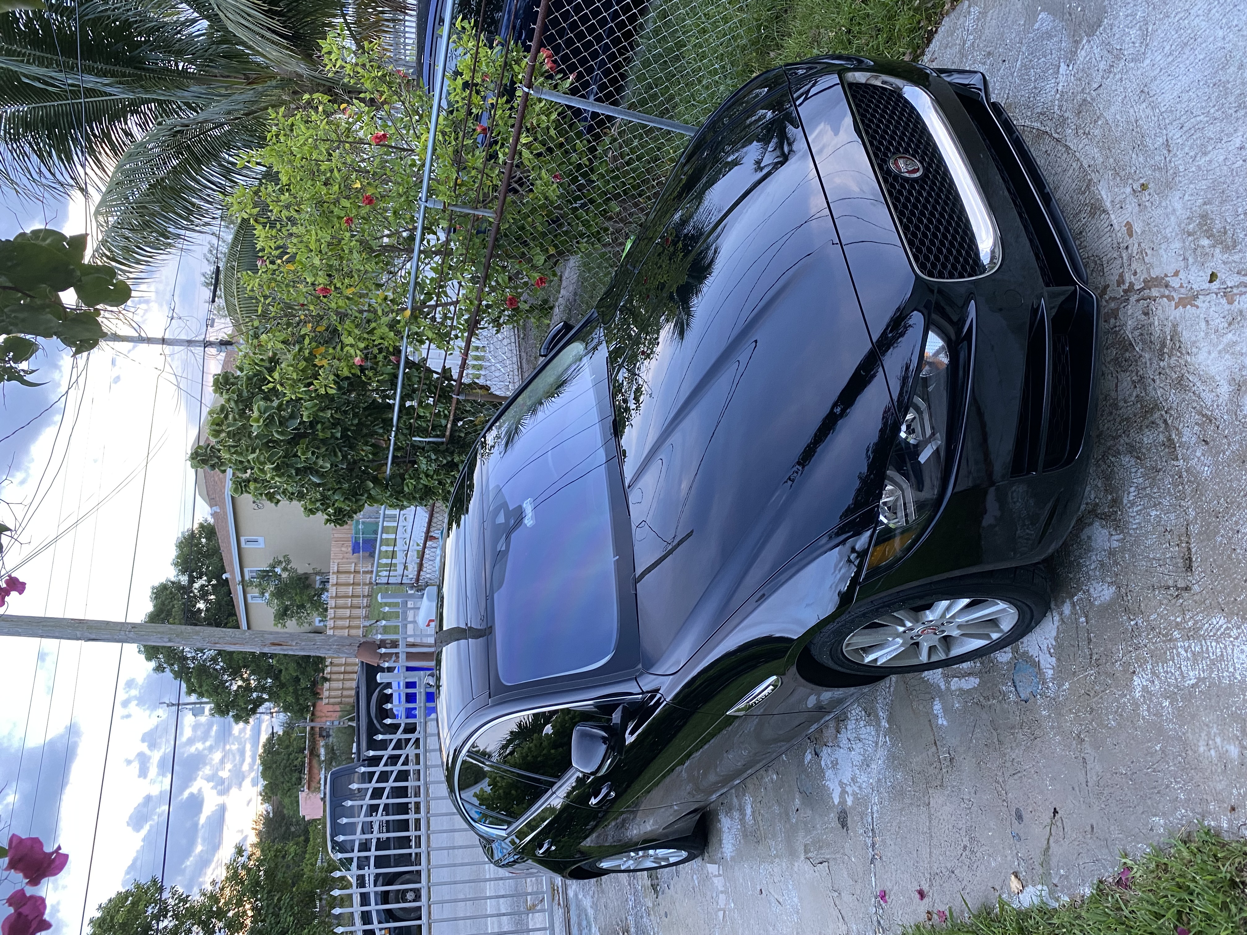 Used 2018 Jaguar XE Premium RWD image 1