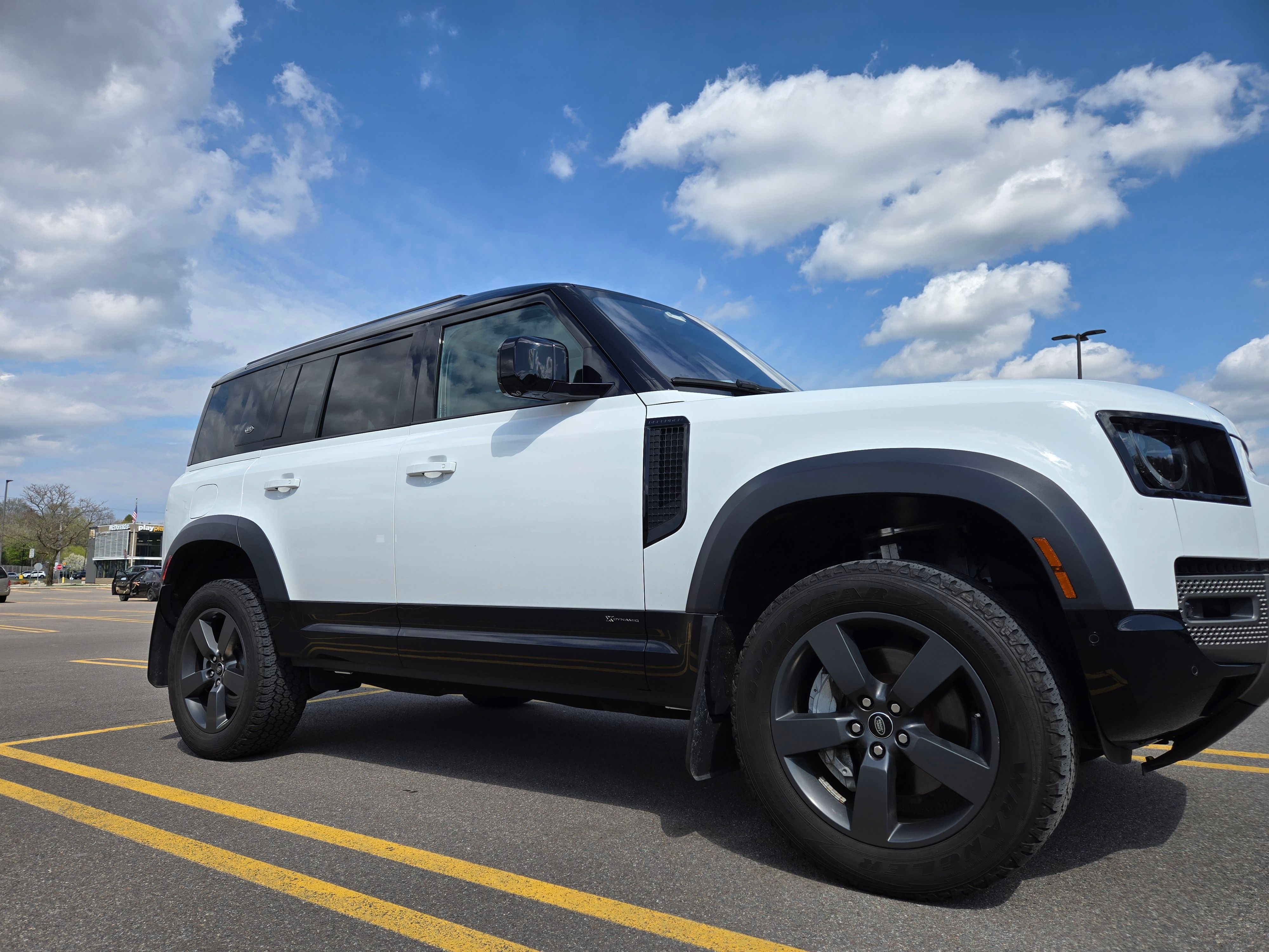 Used 2021 Land Rover Defender 110 X-Dynamic SE AWD/4WD image 1