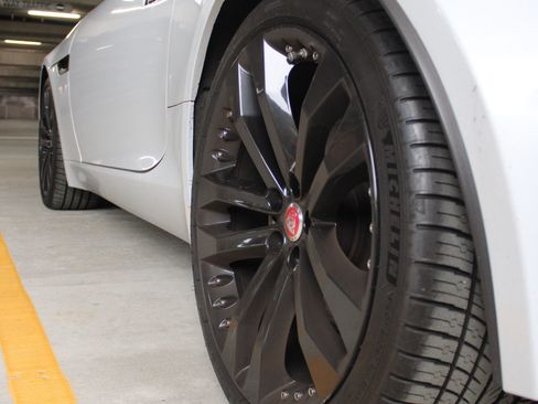 Used 2020 Jaguar F-TYPE Coupe RWD image 9