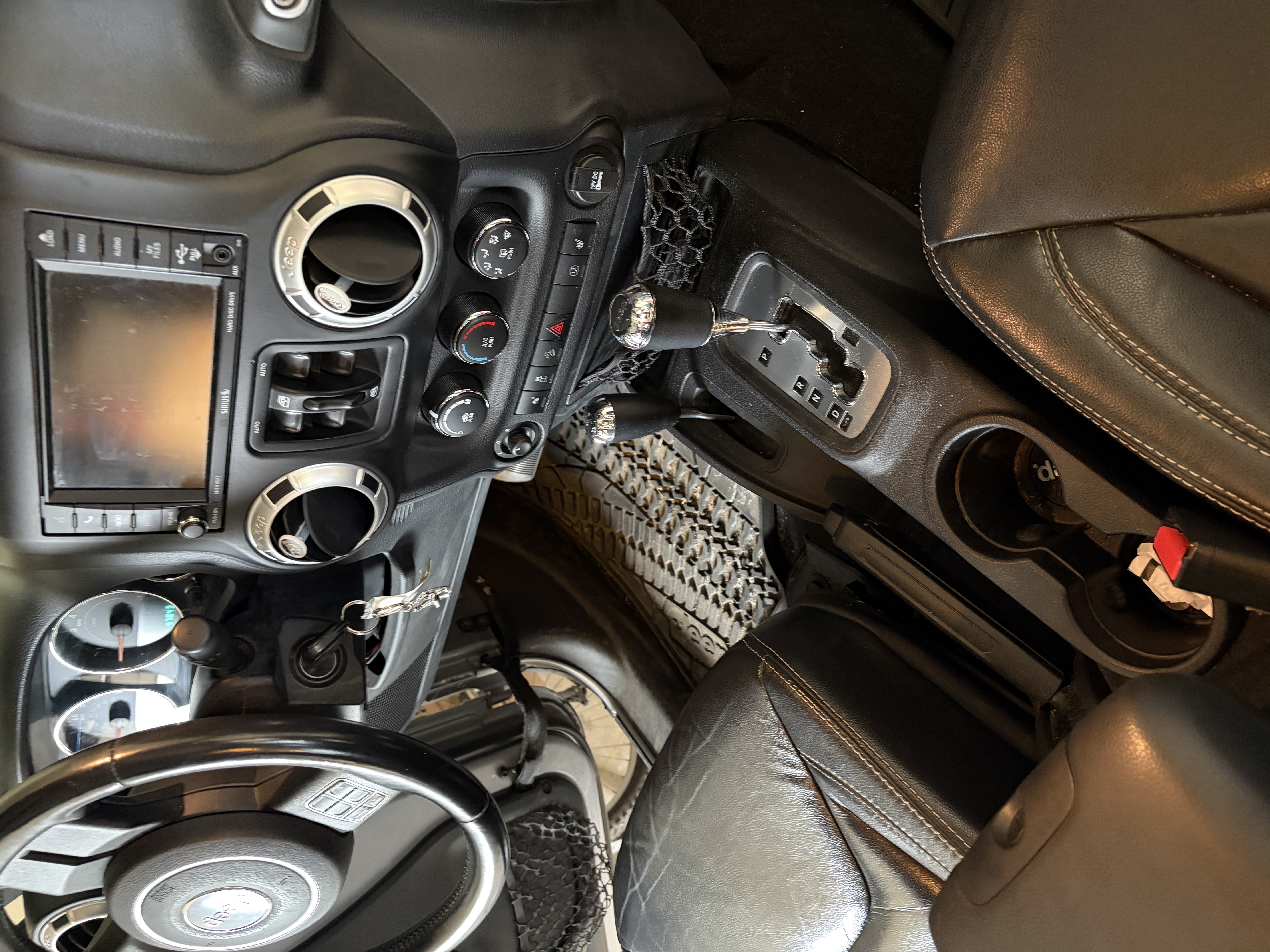 Used 2013 Jeep Wrangler Unlimited Sahara w/ Dual Top Group AWD/4WD image 5