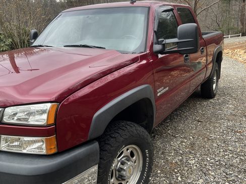 Used 2006 Chevrolet Silverado 2500 LT w/ Heavy-Duty Power Package image 4