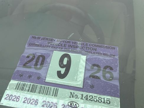 Used 2013 Kia Sorento LX image 9