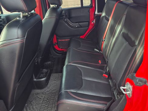 Used 2017 Jeep Wrangler Unlimited Rubicon image 9