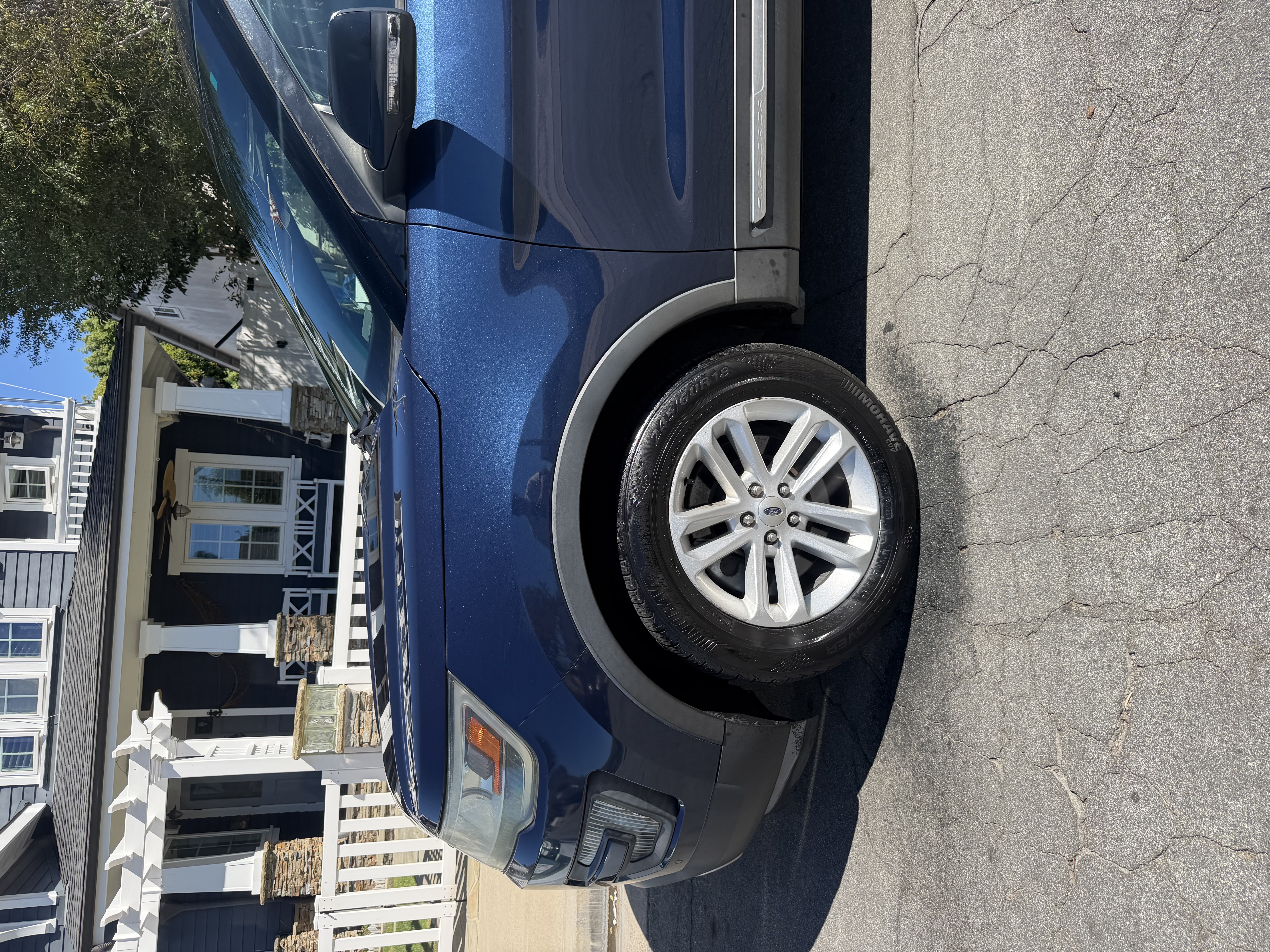 Used 2016 Ford Explorer XLT w/ Equipment Group 202A FWD image 4