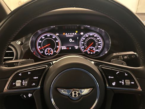Used 2018 Bentley Bentayga image 8