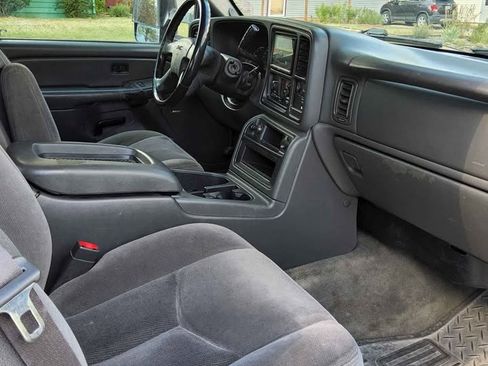 Used 2004 GMC Sierra 2500 SLE w/ Heavy-Duty Power Package image 4