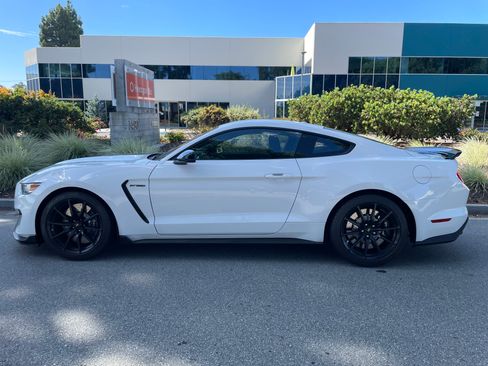 Used 2017 Ford Mustang Shelby GT350 w/ Electronics Package RWD image 10