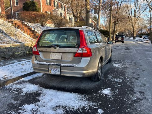 Used 2008 Volvo V70 image 2