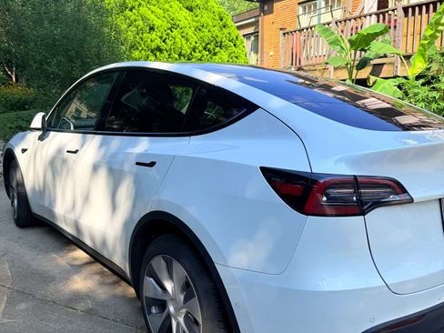 Used 2022 Tesla Model Y Long Range AWD/4WD image 8