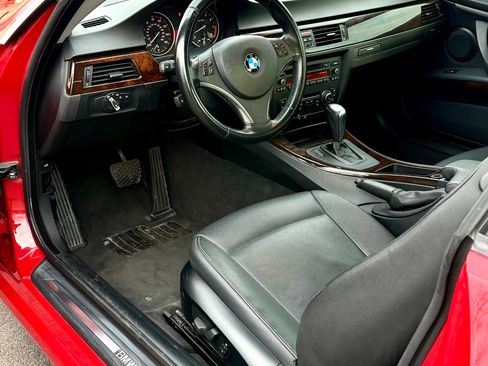 Used 2011 BMW 335i Coupe w/ Convenience Pkg image 18