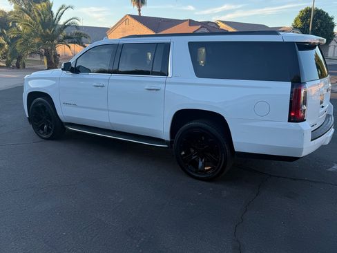 Used 2019 GMC Yukon XL SLT image 1