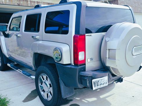 Used 2007 HUMMER H3 image 1