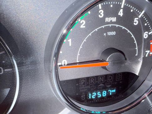 Used 2017 Jeep Wrangler Unlimited Rubicon w/ Connectivity Group image 31