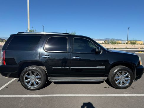 Used 2011 GMC Yukon Denali image 1