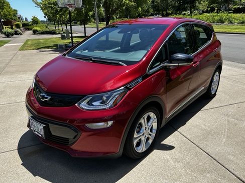 Used 2019 Chevrolet Bolt LT FWD image 1