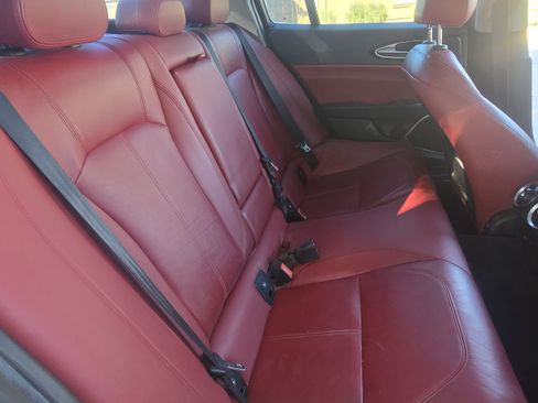 Used 2018 Alfa Romeo Giulia image 11