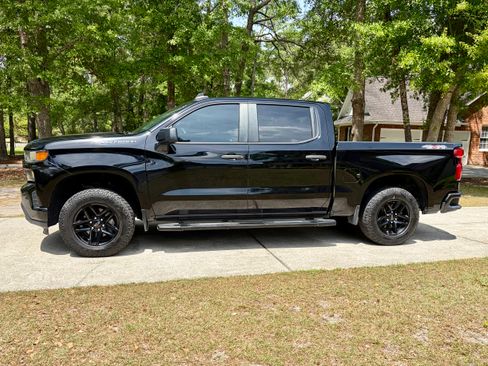 Used 2020 Chevrolet Silverado 1500 Custom w/ Custom Value Package AWD/4WD image 2