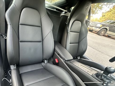 Used 2024 Porsche 718 Cayman RWD image 15