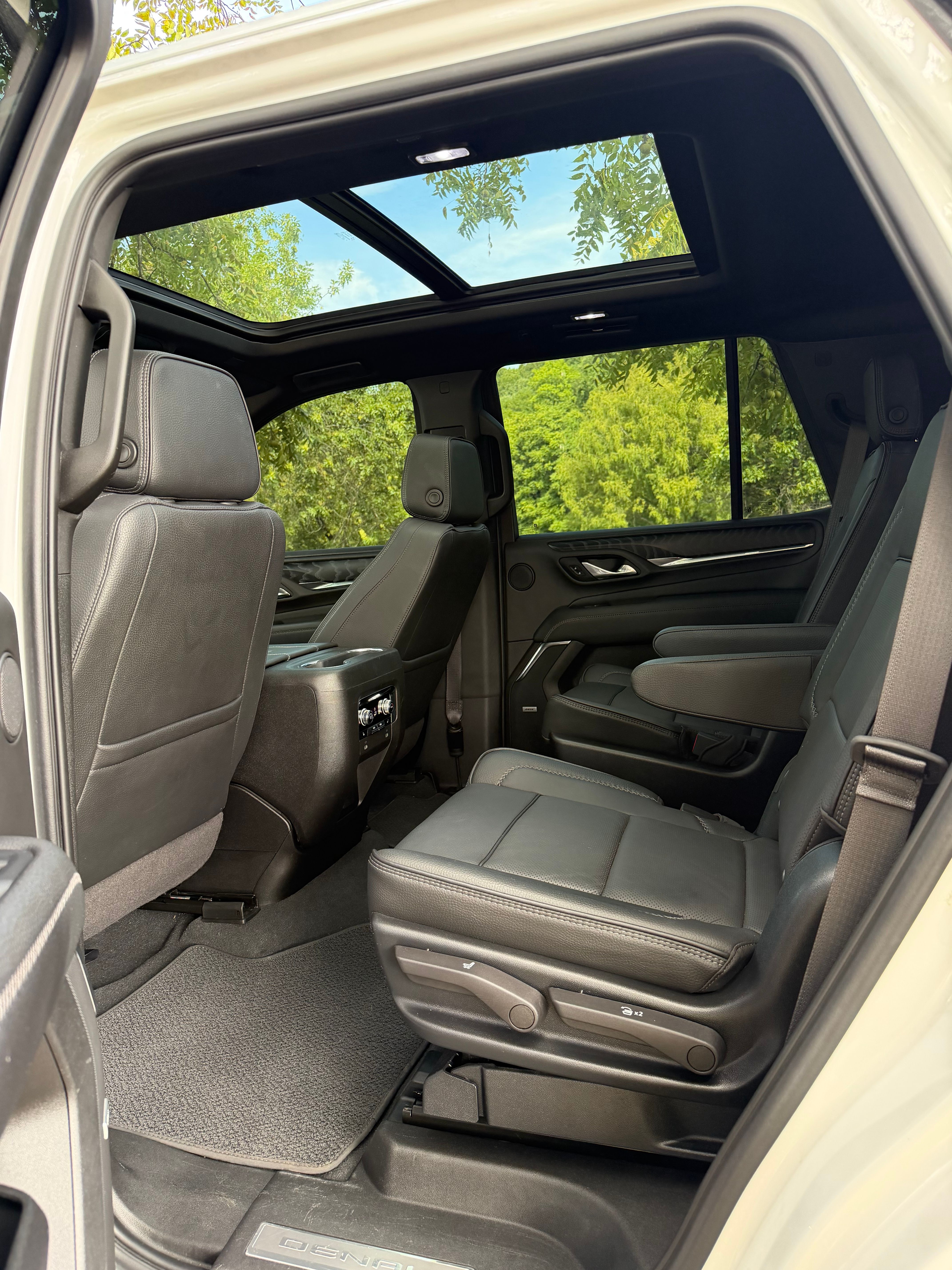 Used 2023 GMC Yukon Denali AWD/4WD image 25
