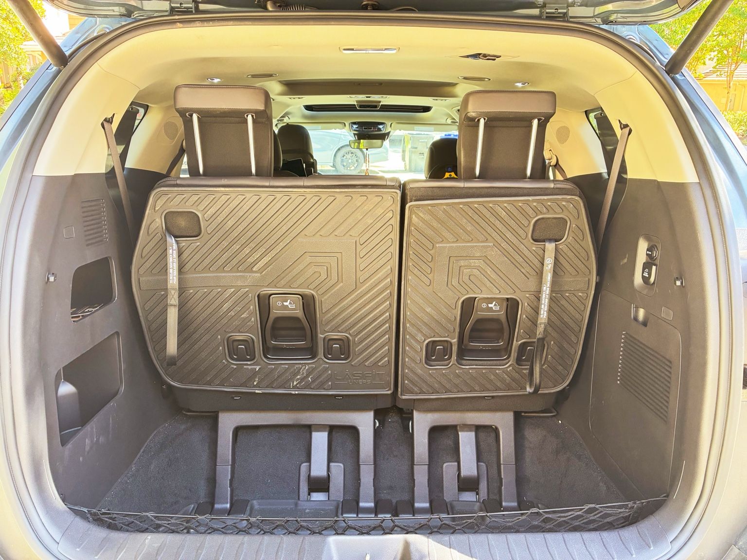 Used 2026 Kia Carnival SX FWD image 9