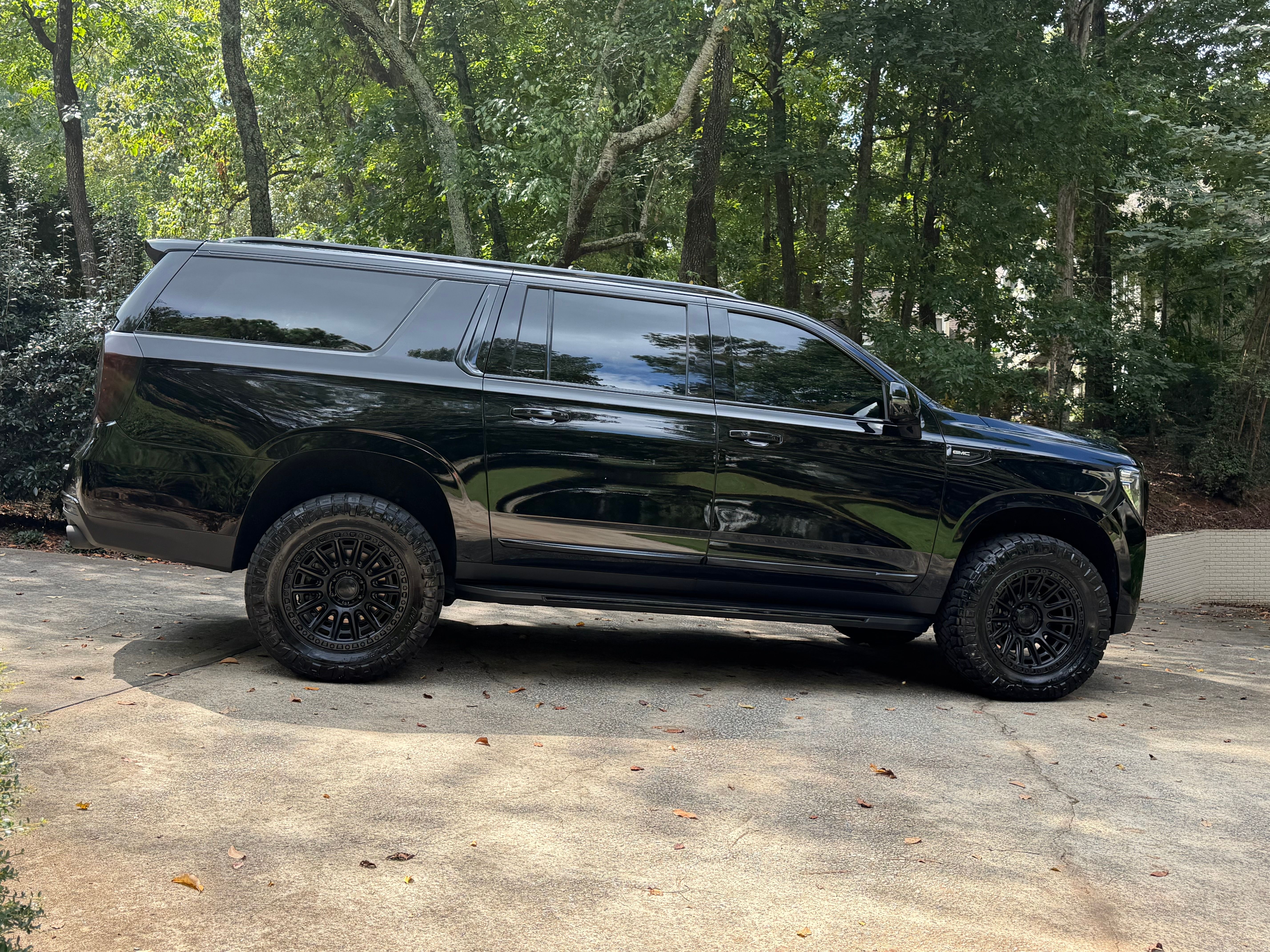 Used 2023 GMC Yukon XL Denali AWD/4WD image 5