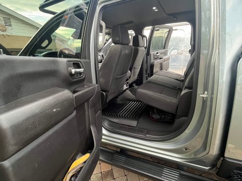 Used 2024 Chevrolet Silverado 2500 Custom w/ Custom Value Package image 11