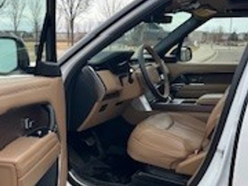 Used 2025 Land Rover Range Rover Long Wheelbase SE image 6