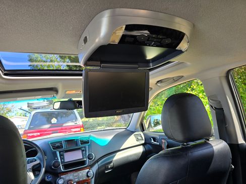 Used 2013 Toyota Highlander Limited image 16