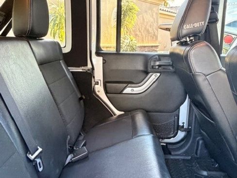 Used 2012 Jeep Wrangler Unlimited Rubicon image 10