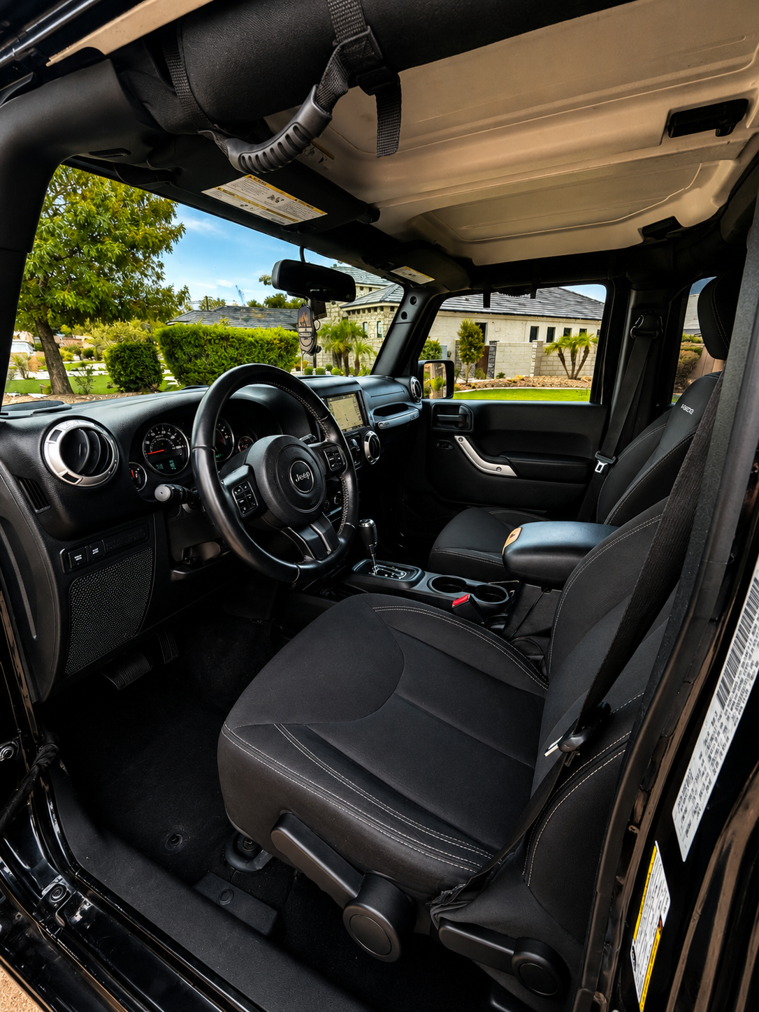 Used 2016 Jeep Wrangler Unlimited Rubicon w/ Connectivity Group AWD/4WD image 6