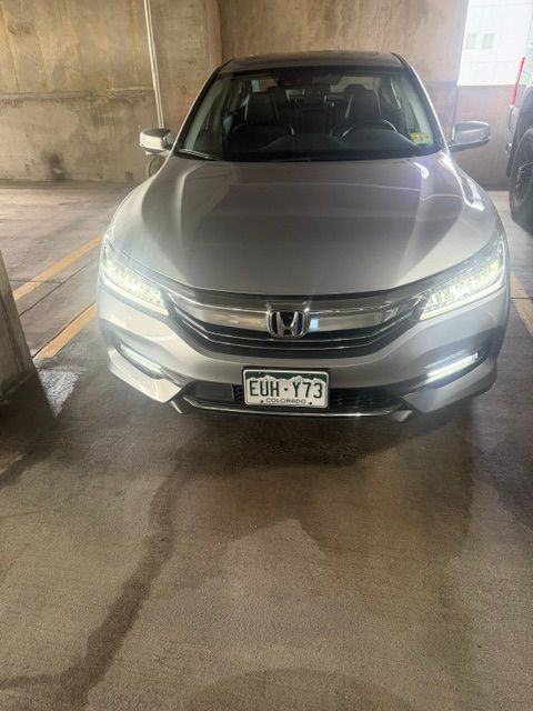 Used 2017 Honda Accord Touring image 2