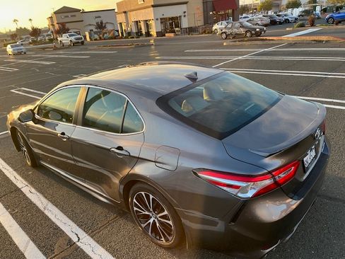 Used 2020 Toyota Camry SE image 9